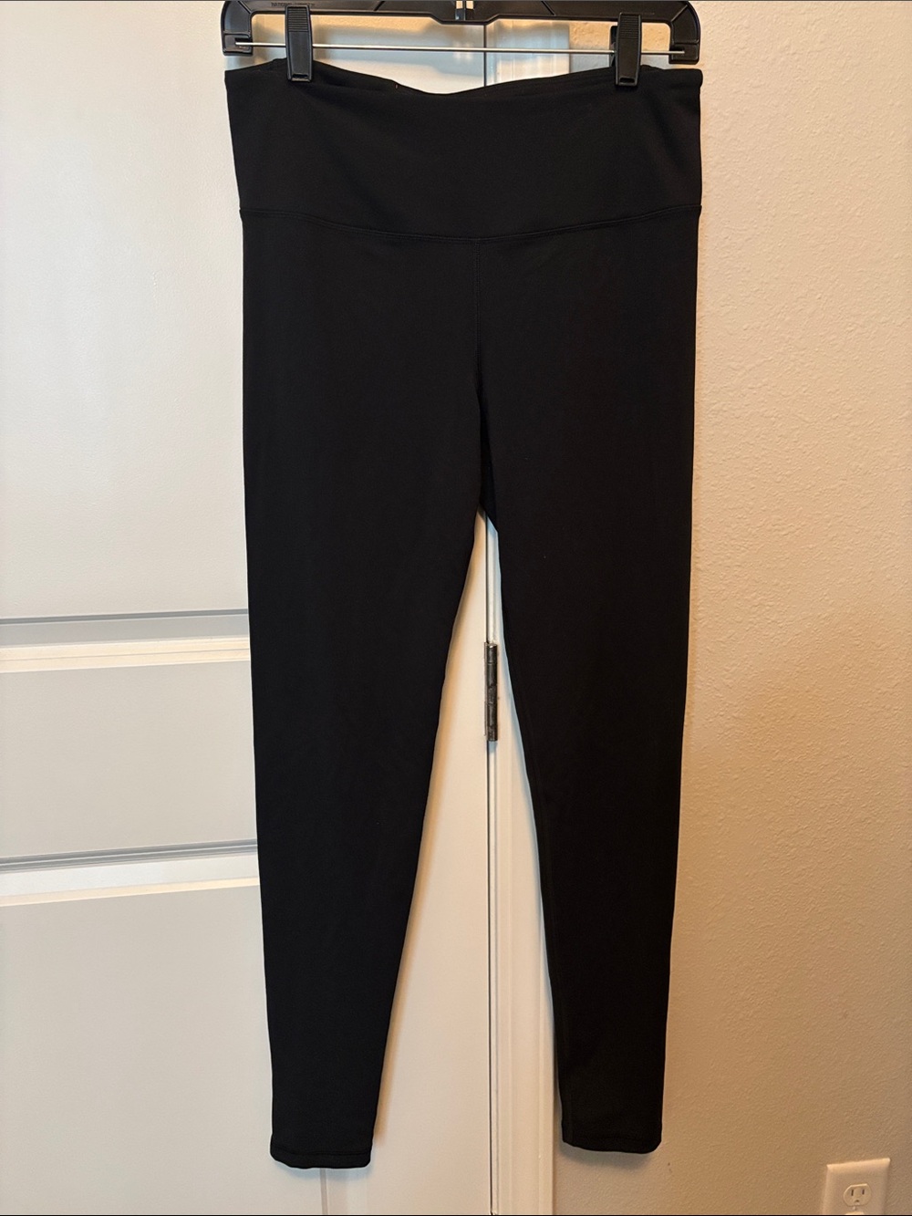 Knockout by Victoria’s Secret Black High-Waist Women’s Leggings medium